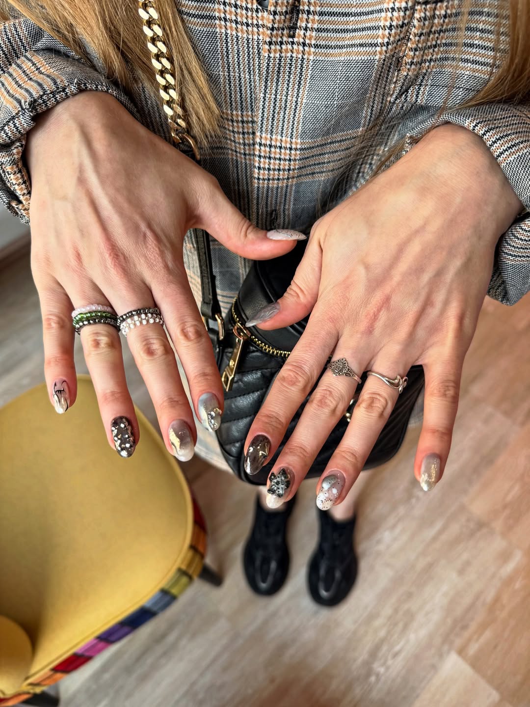 French manicure z delikatnym wykończeniem