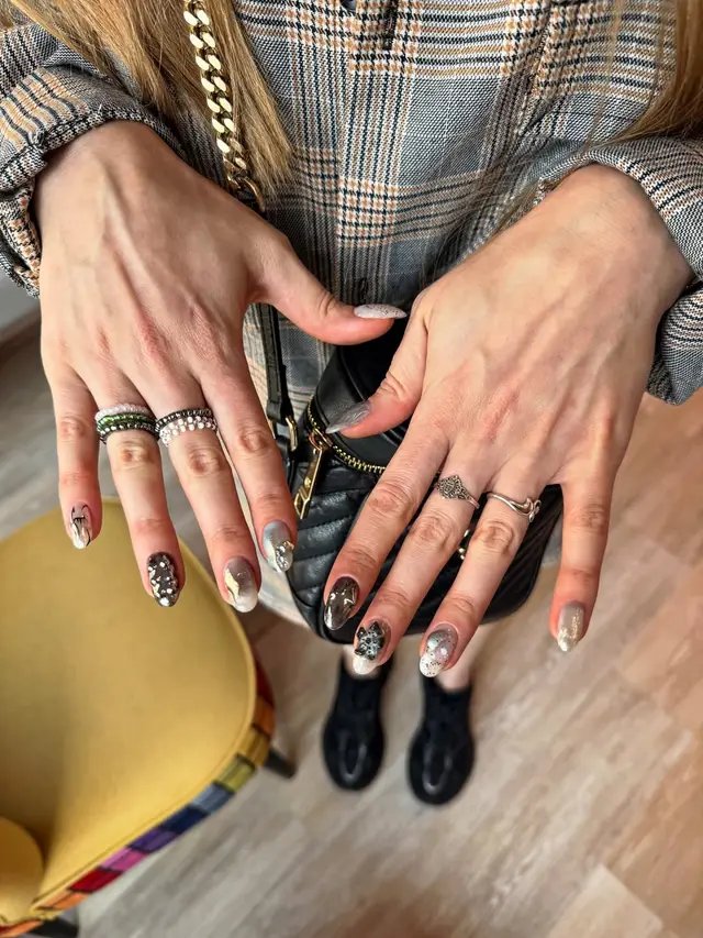 French manicure z delikatnym wykończeniem